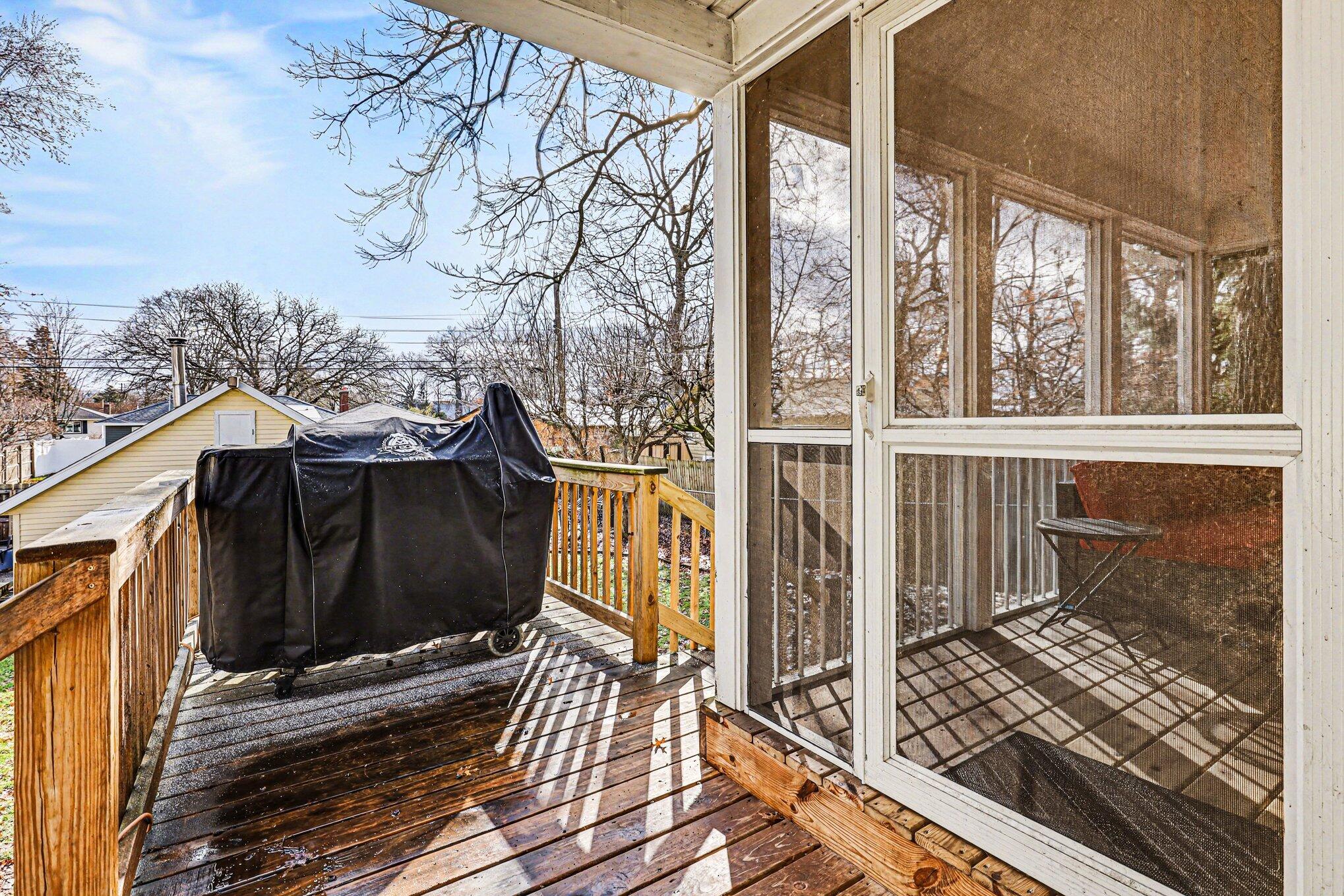 2520 Roys Avenue Southwest Wyoming, MI 49519 - Photo 12 of 32 Deck