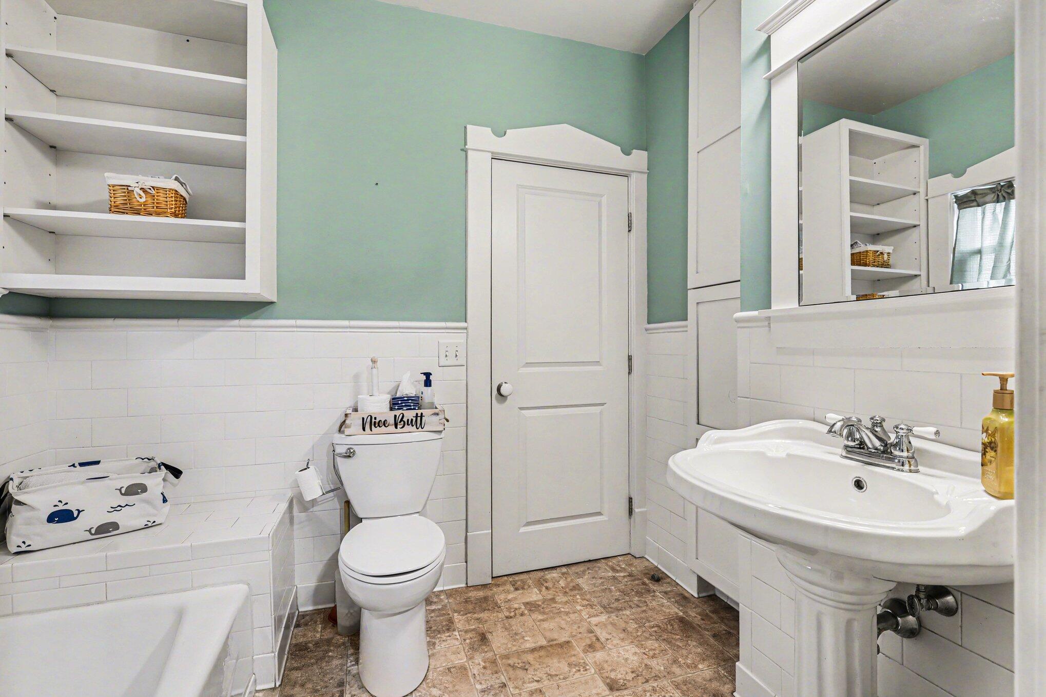 2520 Roys Avenue Southwest Wyoming, MI 49519 - Photo 14 of 32 Main Floor Full Bathroom