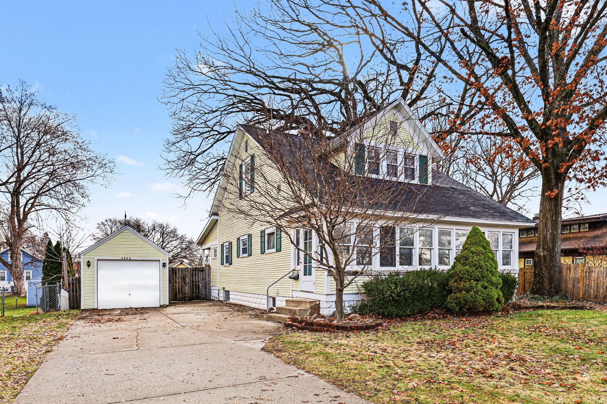 2520 Roys Avenue Southwest Wyoming, MI 49519 - Photo 2 of 32 2520 Roys Ave Wyoming, MI