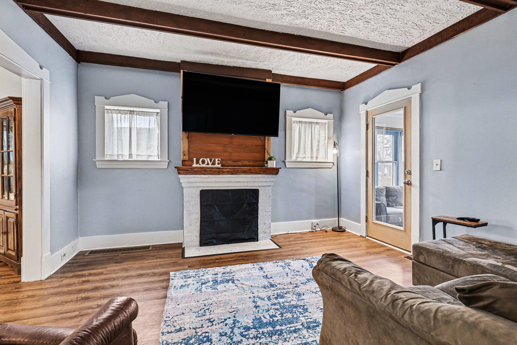 2520 Roys Avenue Southwest Wyoming, MI 49519 - Photo 5 of 32 Living Room