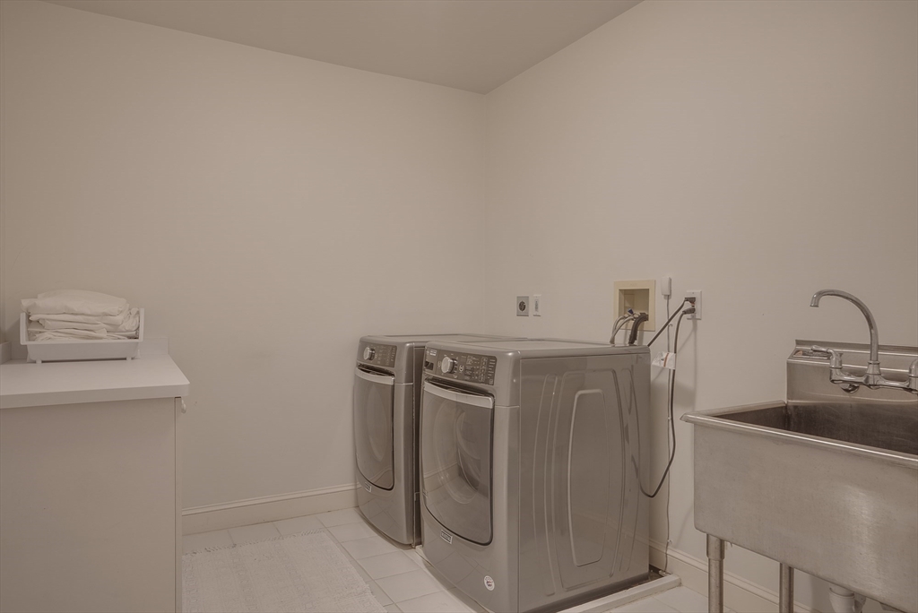 286 Shadyside Avenue Concord, MA 01742 - Photo 20 of 35 a utility room with dryer and washer