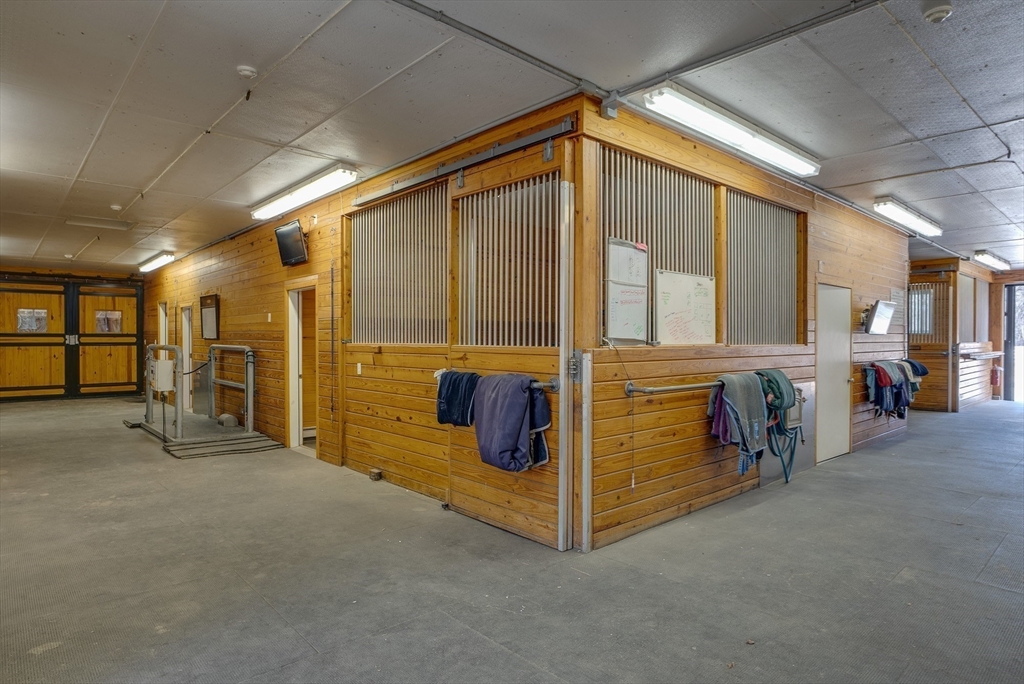 286 Shadyside Avenue Concord, MA 01742 - Photo 28 of 35 a view of an empty room with furniture