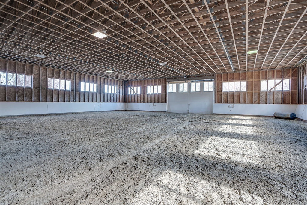 286 Shadyside Avenue Concord, MA 01742 - Photo 32 of 35 an empty room with windows