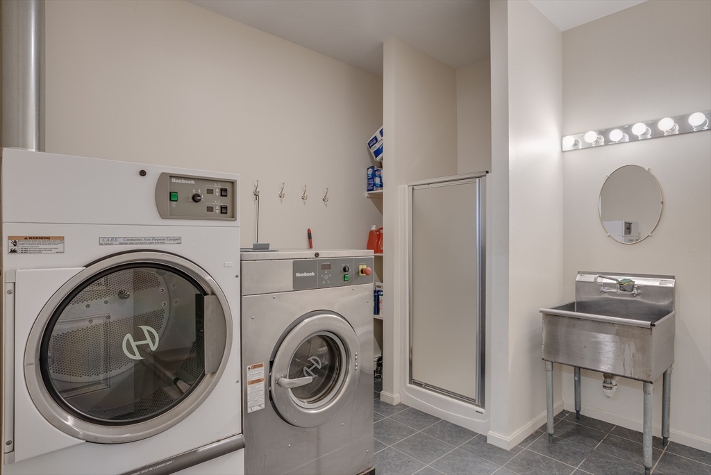 286 Shadyside Avenue Concord, MA 01742 - Photo 33 of 35 a utility room with sink dryer and washer