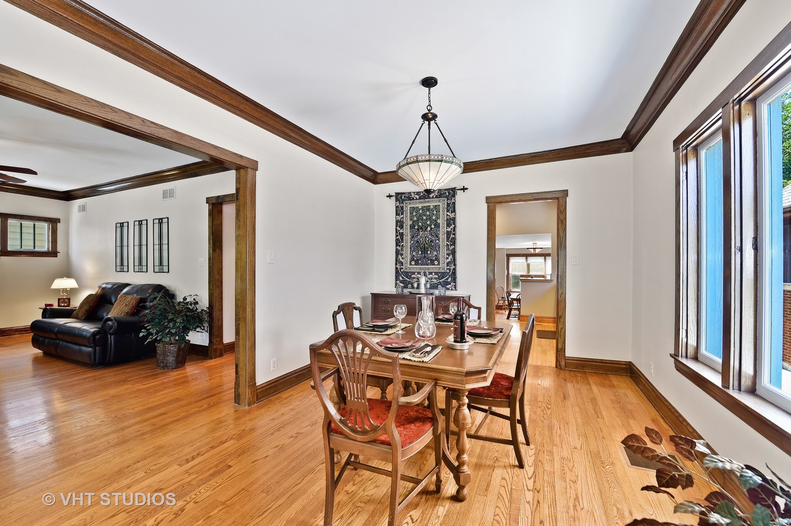 278 Northwood Road Riverside, IL 60546 - Photo 4 of 40