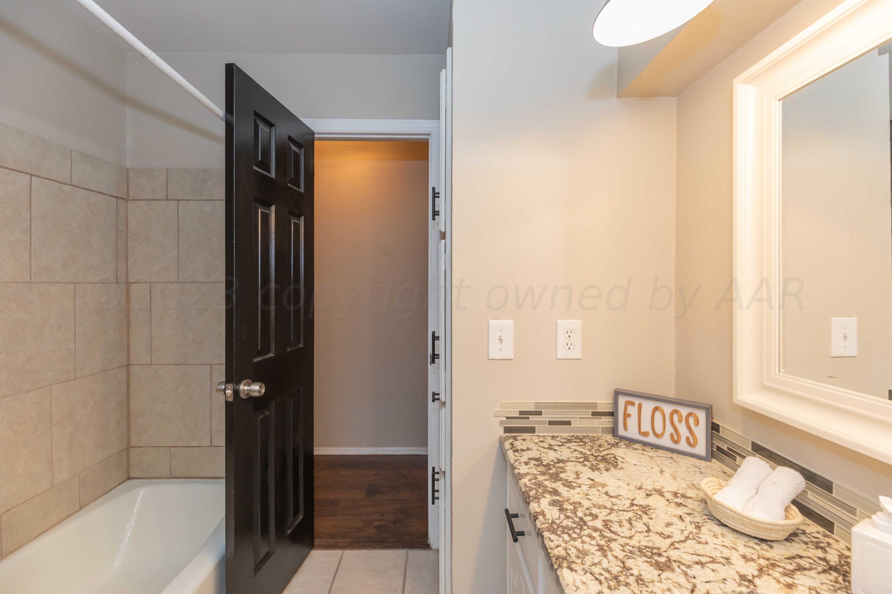 6211 Bayswater Road Amarillo, TX 79109 - Photo 29 of 43 BATHROOM 2 VIEW 4