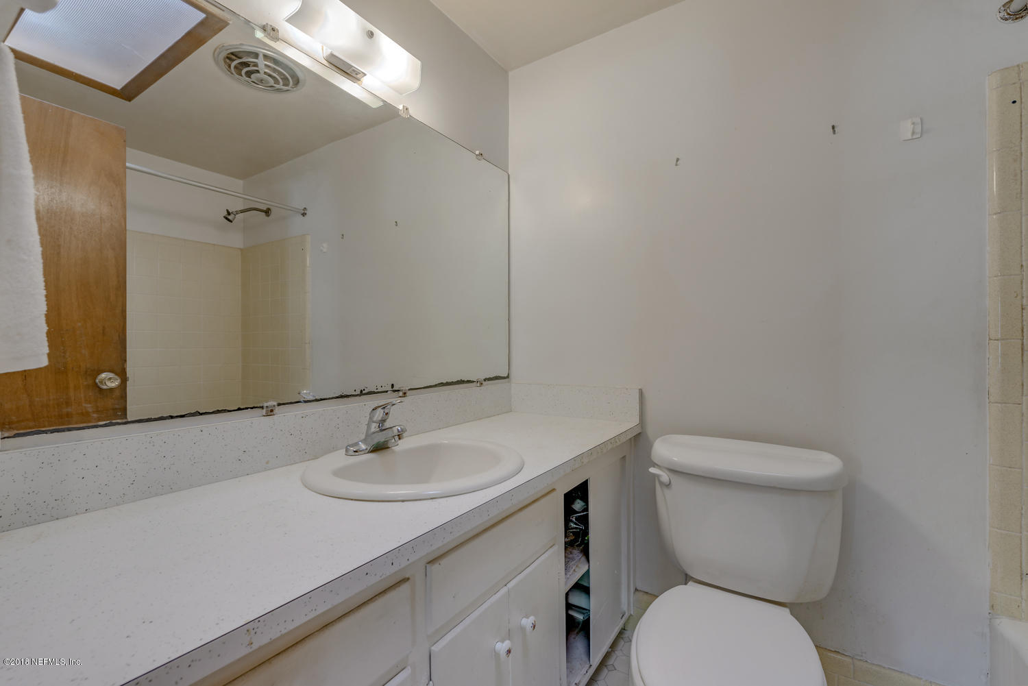 2741 Sunnybrook Road Jacksonville, FL 32216 - Photo 22 of 40 Hall Bath
