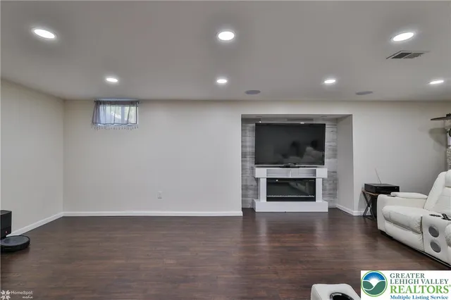 $519,500 | 2421 South Wood Street, Allentown, PA 18103