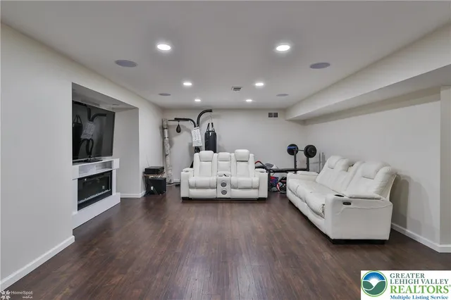 $519,500 | 2421 South Wood Street, Allentown, PA 18103