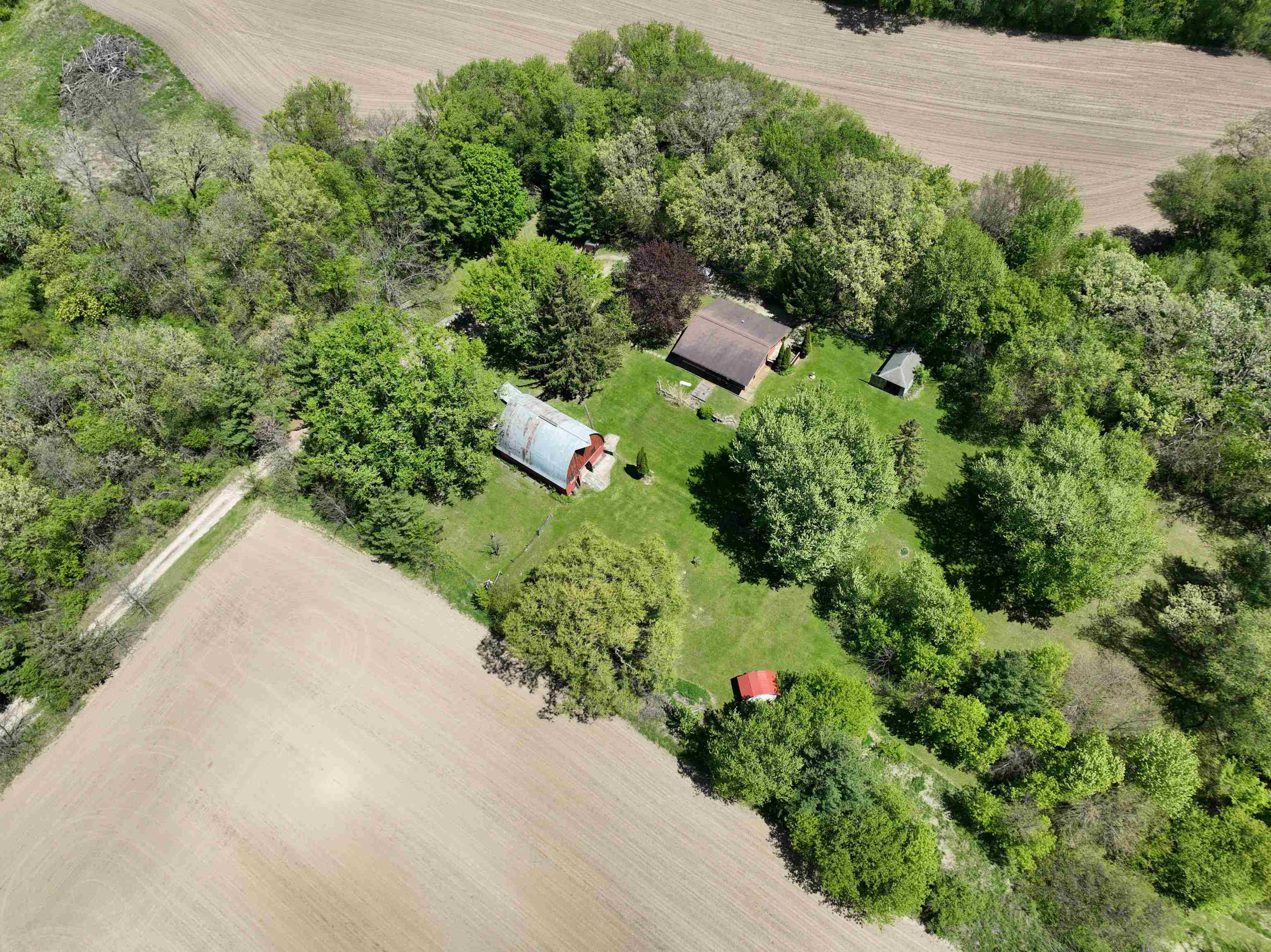 2112 Utica Road Cambridge, WI 53523 - Photo 35 of 52