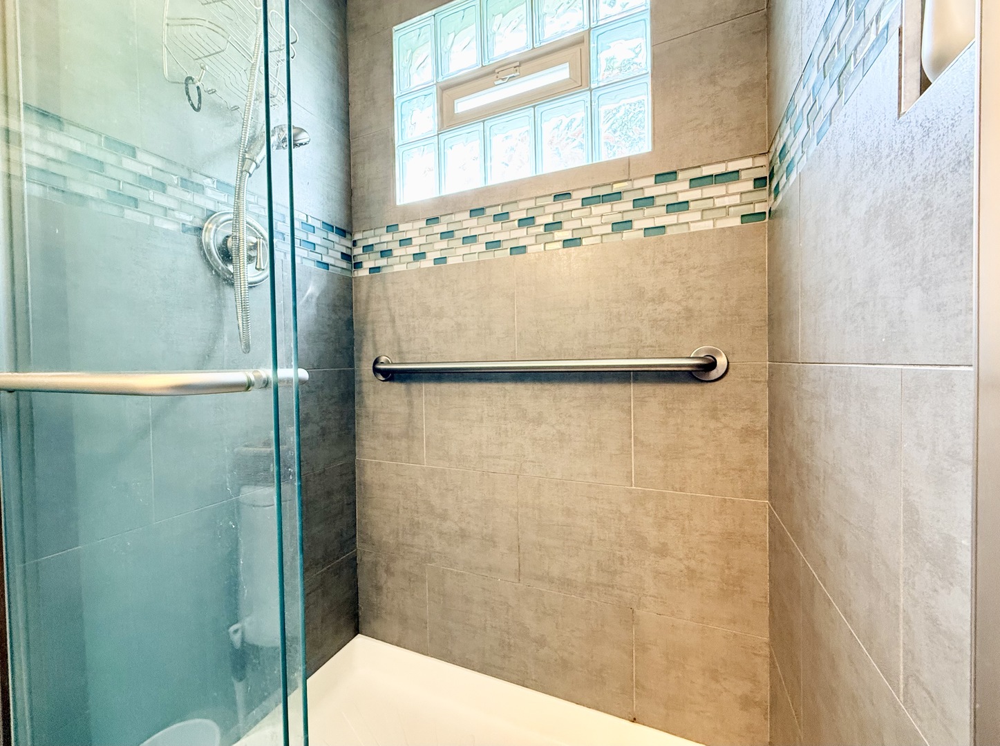 416 North Main Street Mount Prospect, IL 60056 - Photo 9 of 24 a bathroom with a shower