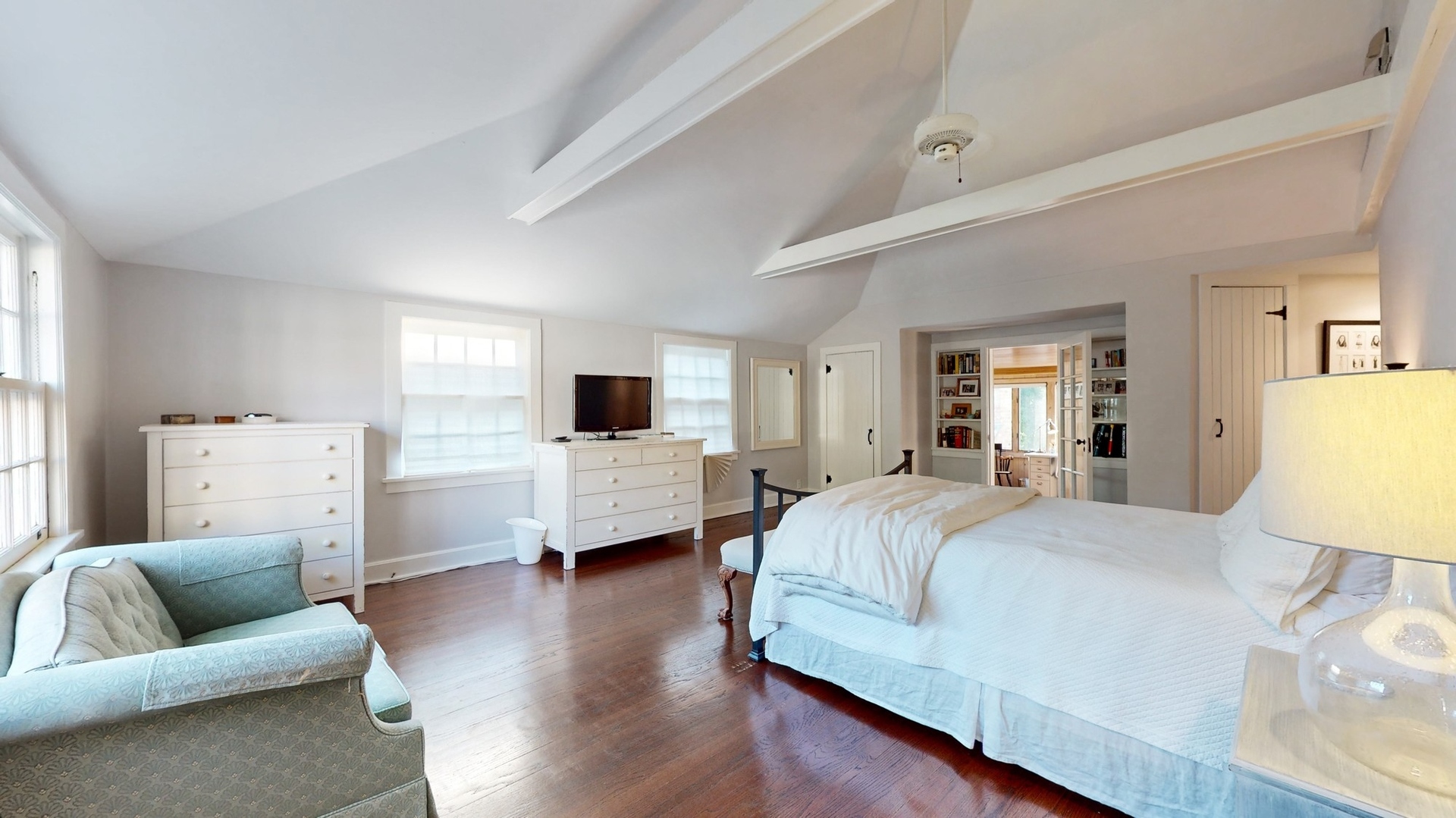 687 Hill Road Winnetka, IL 60093 - Photo 20 of 54 a bedroom with bed and window