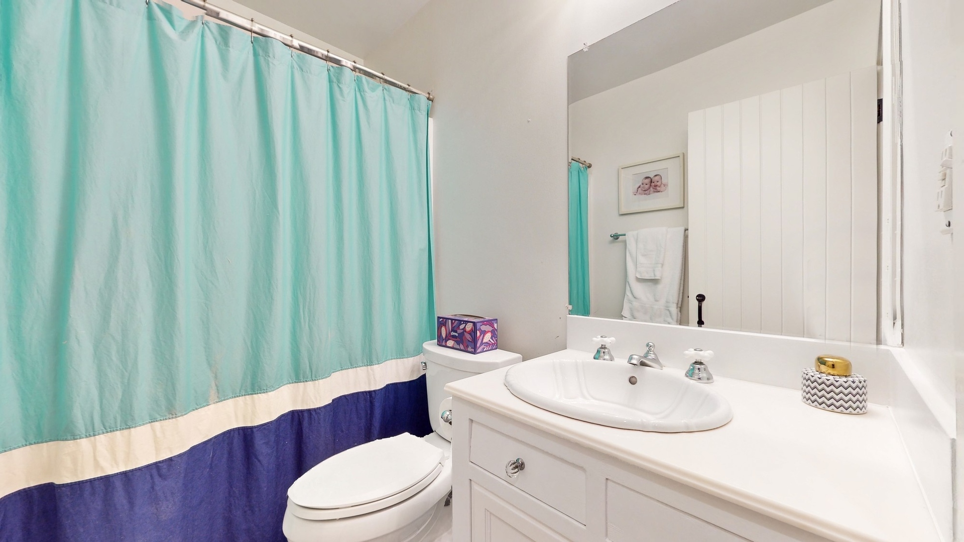 687 Hill Road Winnetka, IL 60093 - Photo 33 of 54 a bathroom with a sink a toilet a mirror and vanity