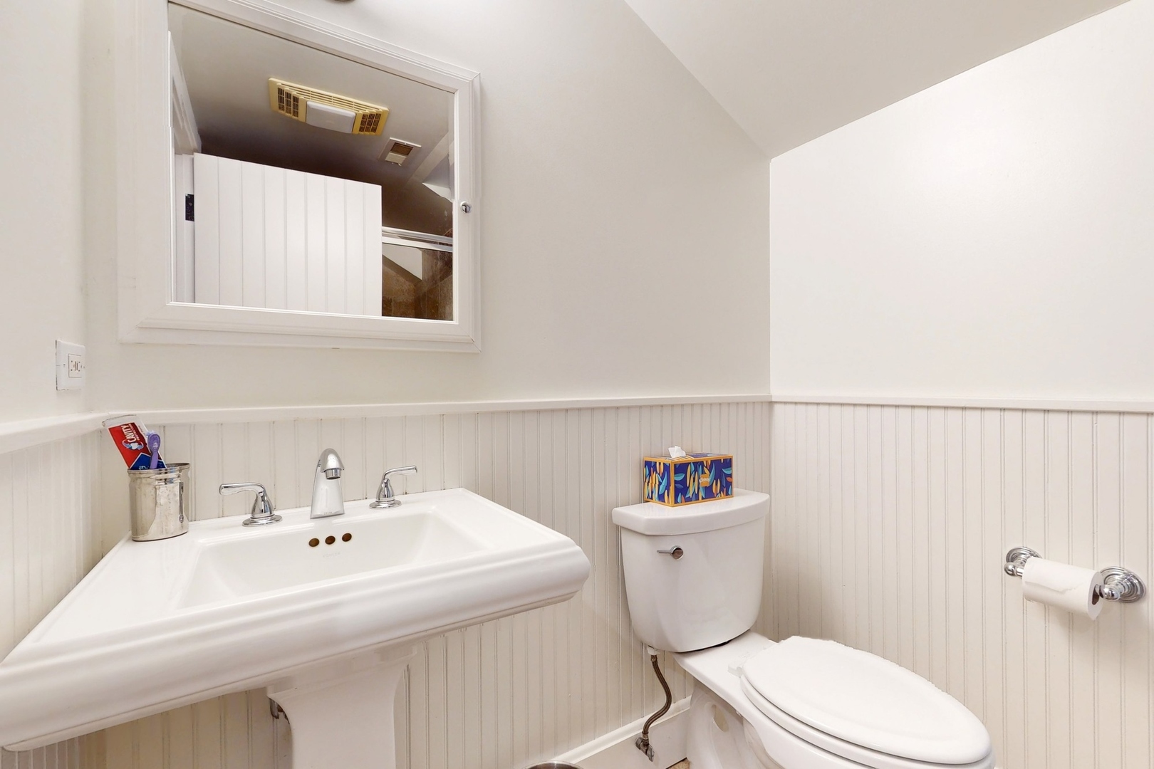 687 Hill Road Winnetka, IL 60093 - Photo 41 of 54 a bathroom with a sink a toilet and a mirror