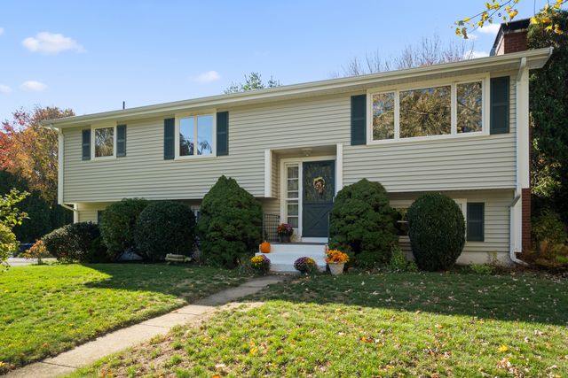 a view of a house with a yard and plants