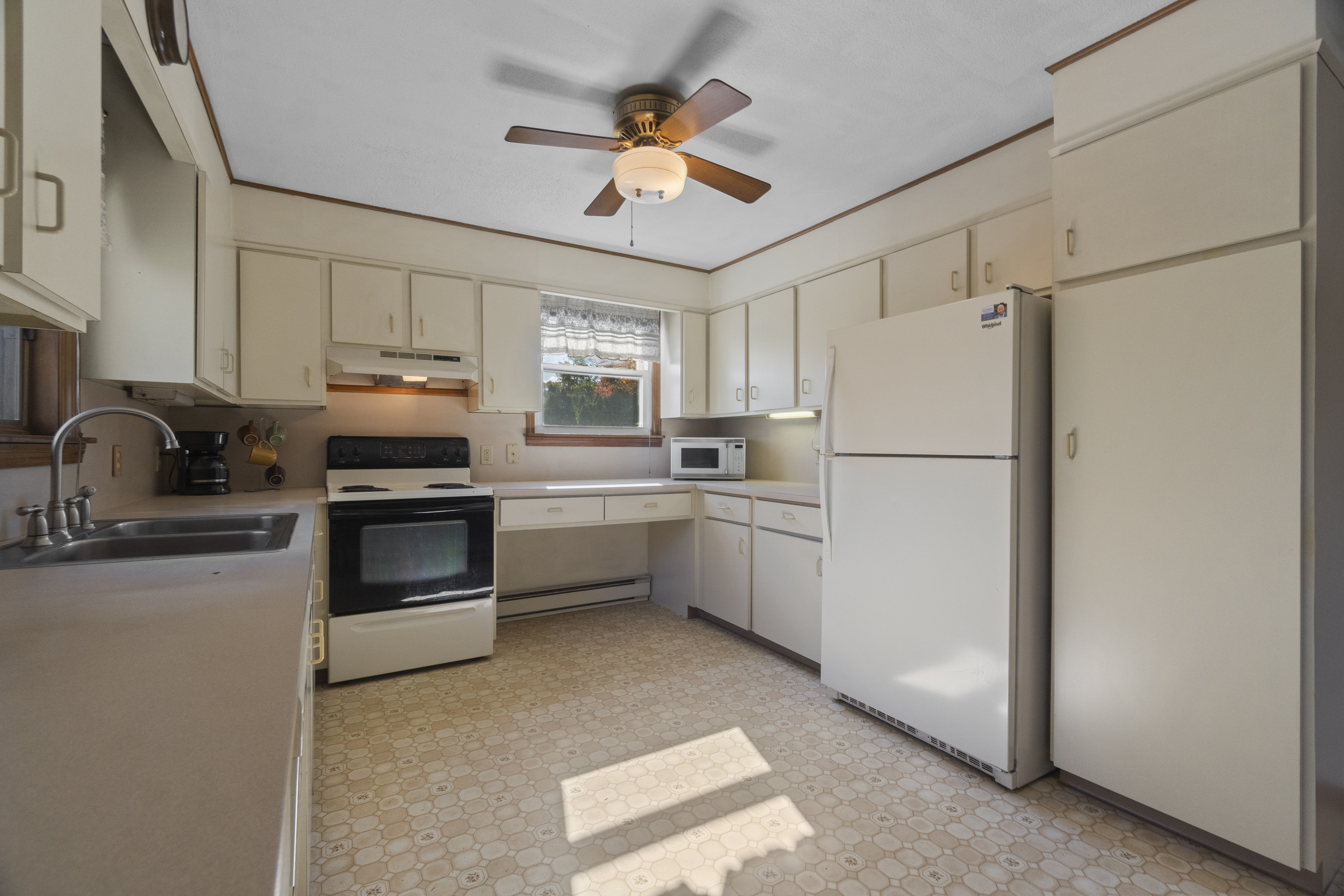 255 Capstan Avenue Groton, CT 06355 - Photo 6 of 35