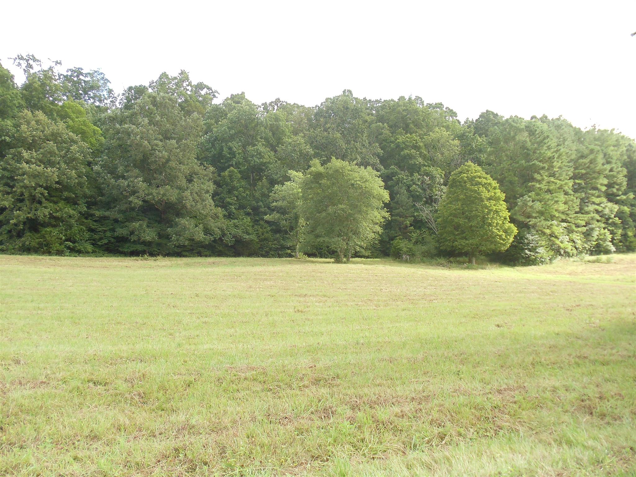 Great location . App 30 minutes from 3 towns  & 25 min from I65