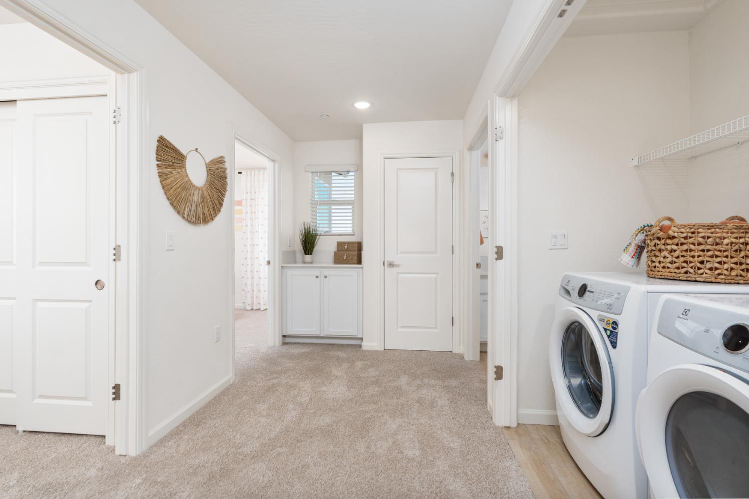 1532 Farmhouse Lane Clovis, CA 93619 - Photo 20 of 33 a view of washer and dryer in a utility room