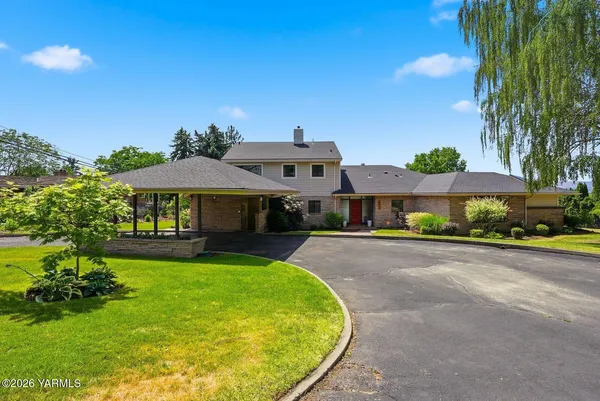 $895,000 | 3712 West Chestnut Avenue, Yakima, WA 98902