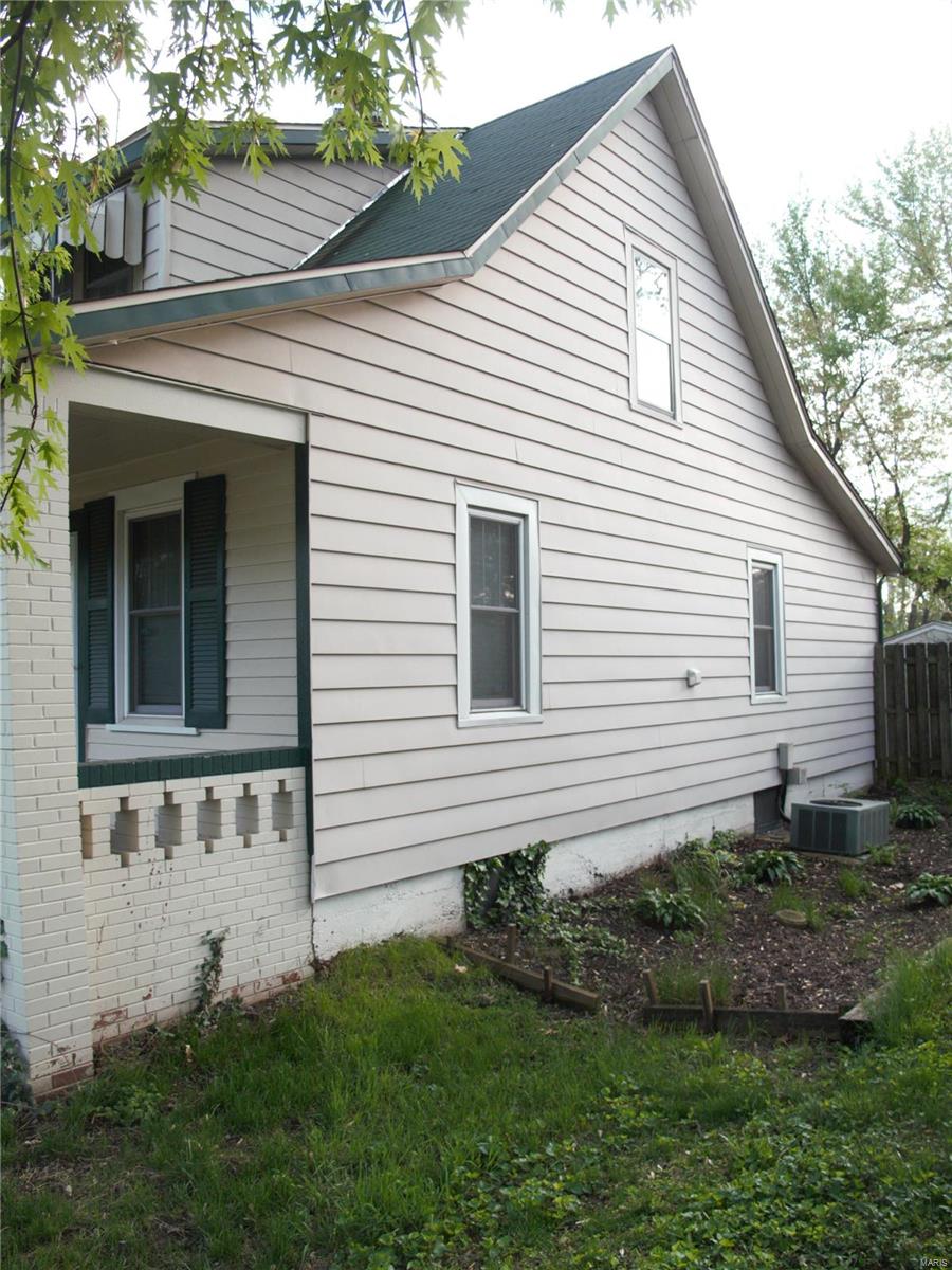 723 North Florissant Road St. Louis, MO 63135 - Photo 3 of 25 Gallery Image 3