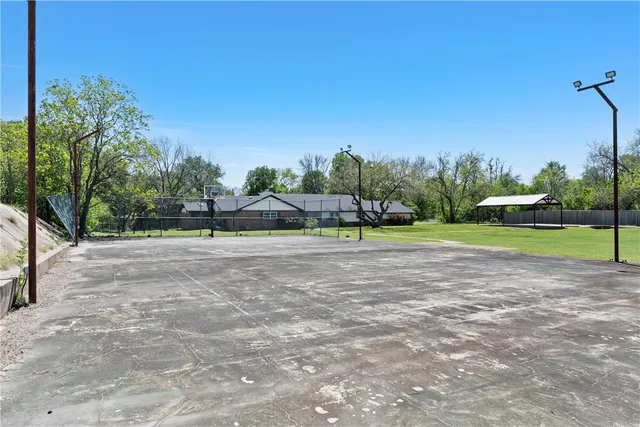 a view of a back yard of the house