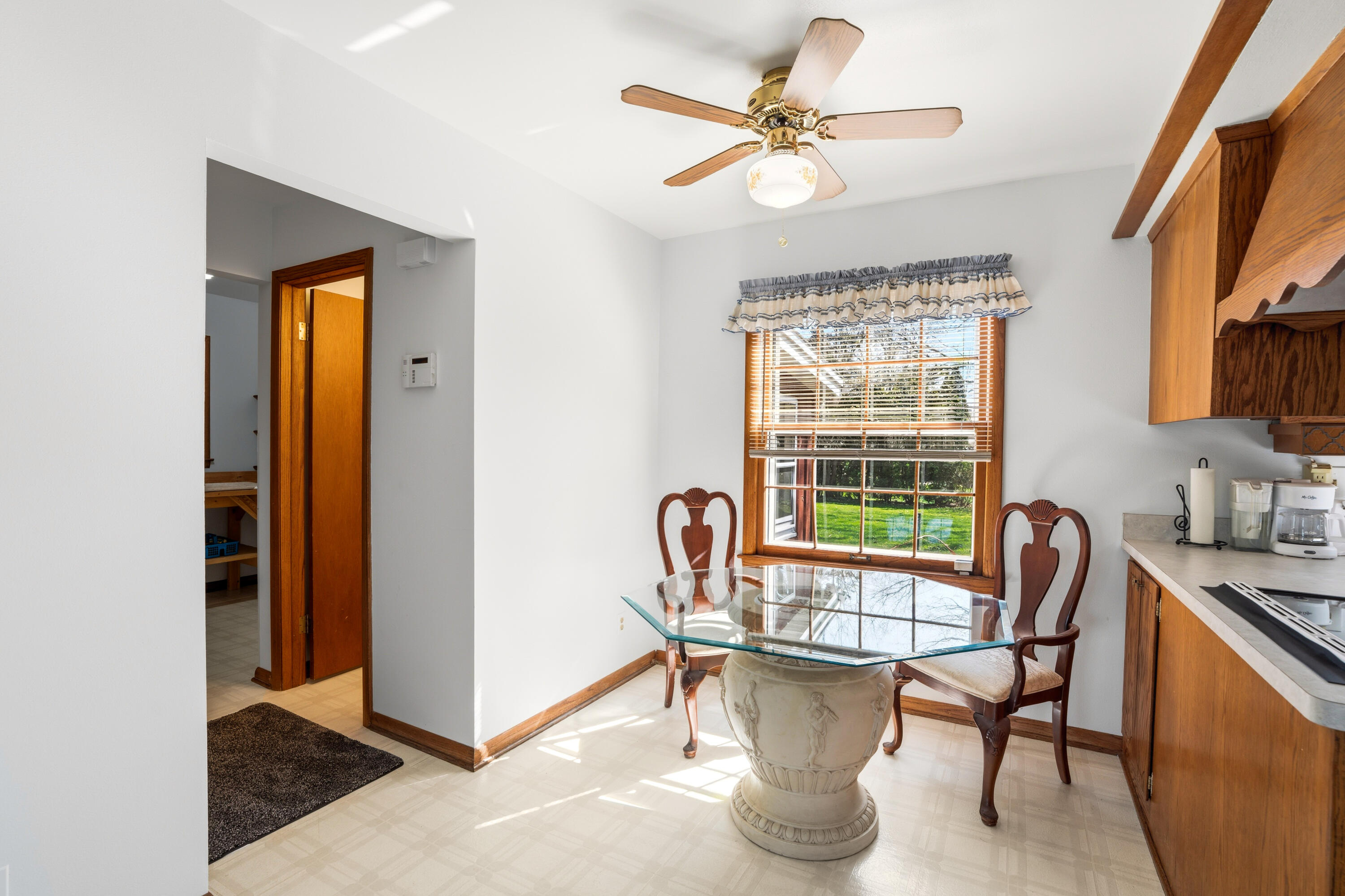 4133 Lexington Avenue Caledonia, WI 53404 - Photo 8 of 42 Dining area in kitchen