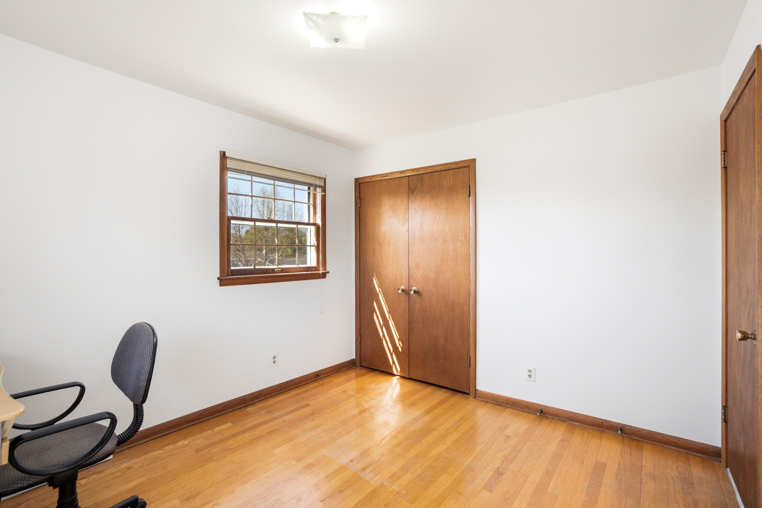 4133 Lexington Avenue Caledonia, WI 53404 - Photo 12 of 42 Southeast bedroom