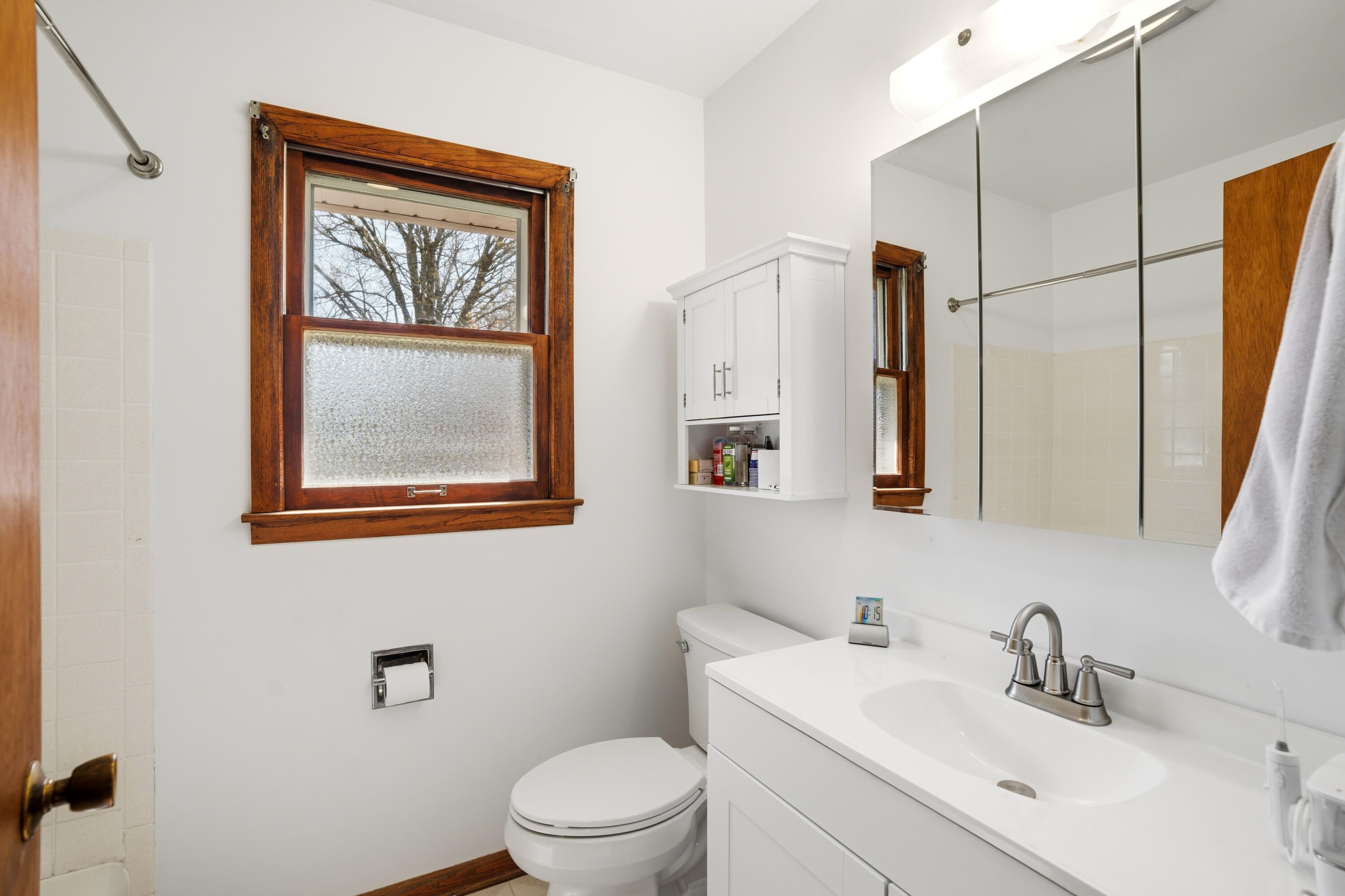 4133 Lexington Avenue Caledonia, WI 53404 - Photo 13 of 42 Full bath (upstairs) with new vanity, mirror, cabinets