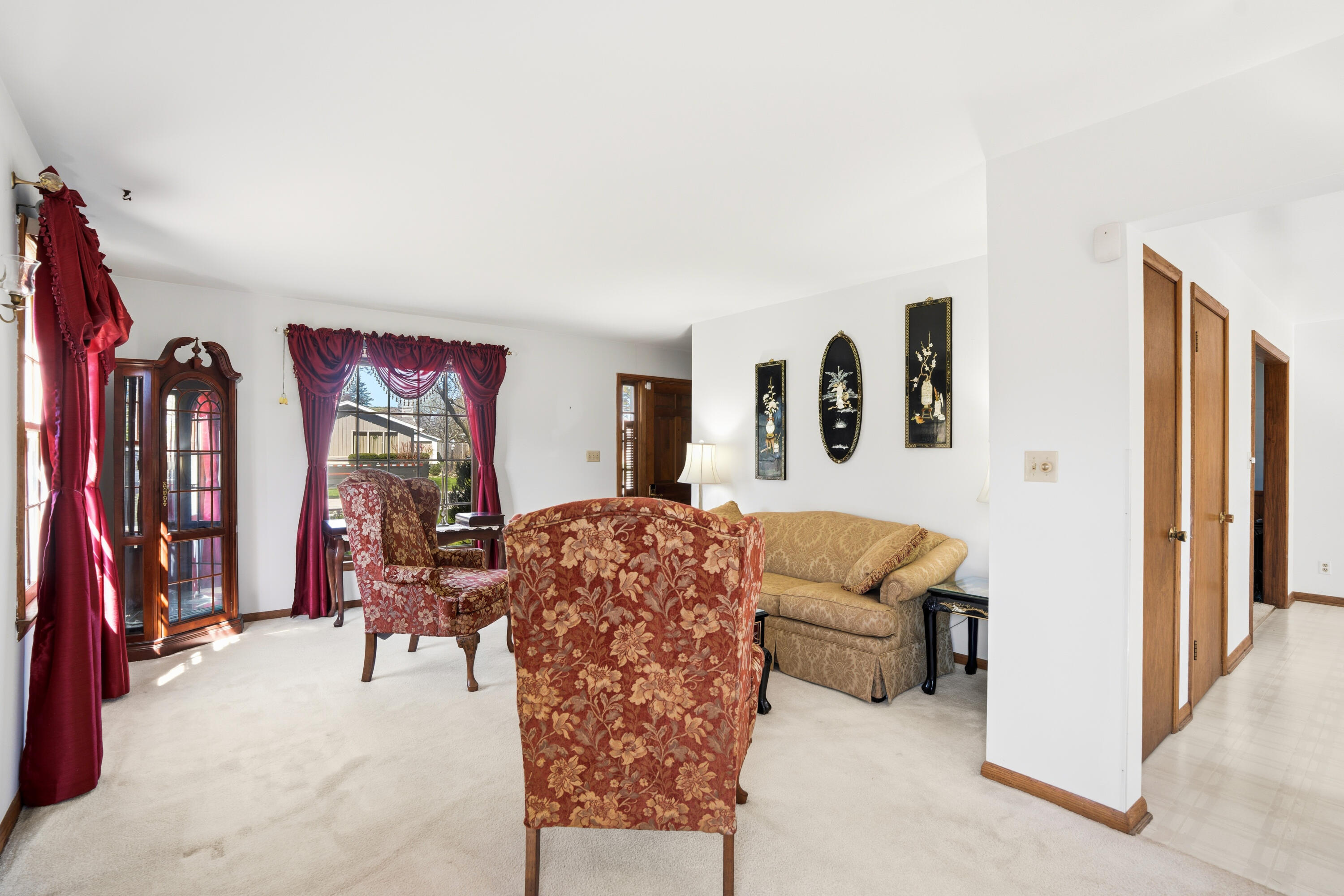 4133 Lexington Avenue Caledonia, WI 53404 - Photo 25 of 42 Living room