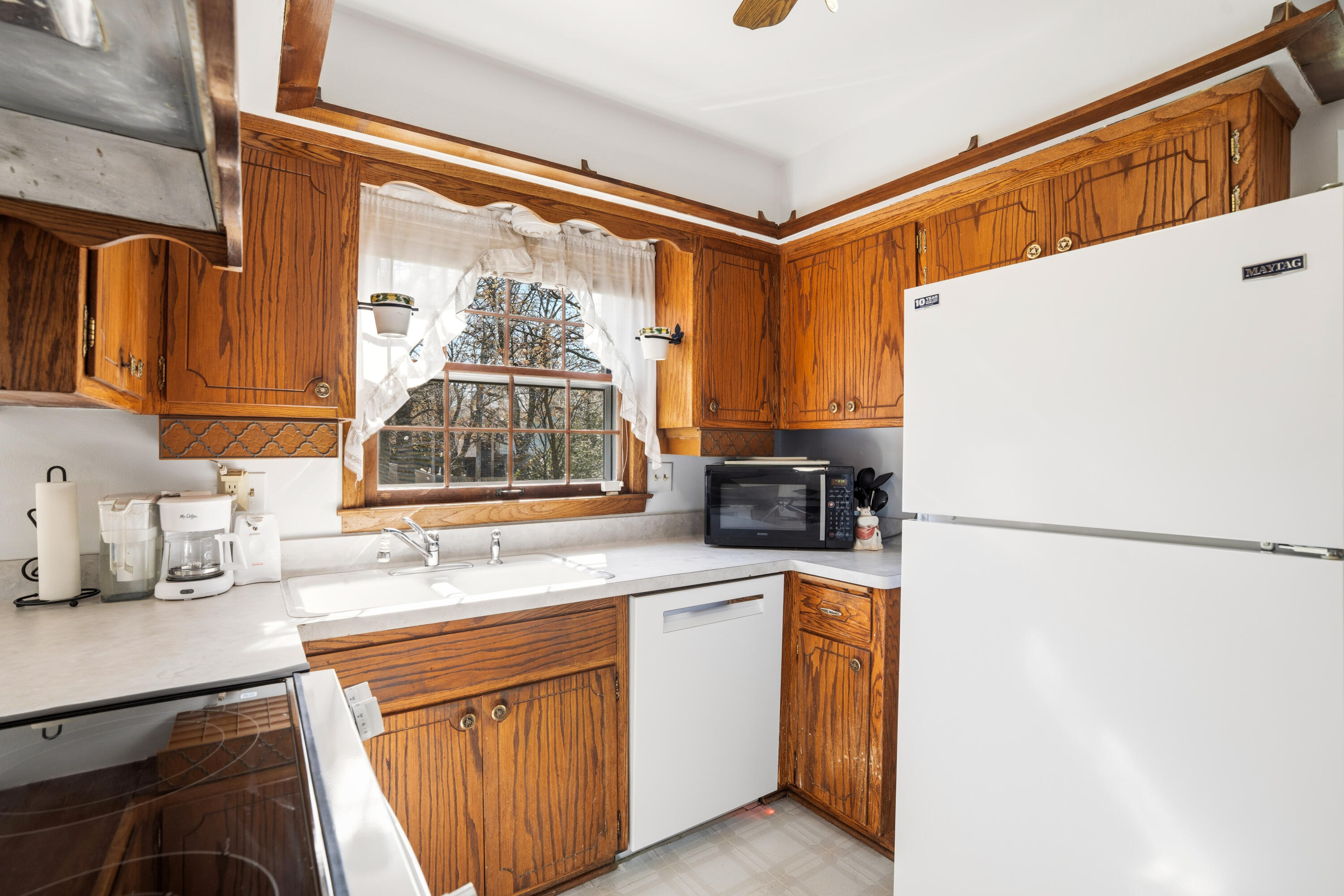 4133 Lexington Avenue Caledonia, WI 53404 - Photo 28 of 42 Kitchen - appliances included - new stove