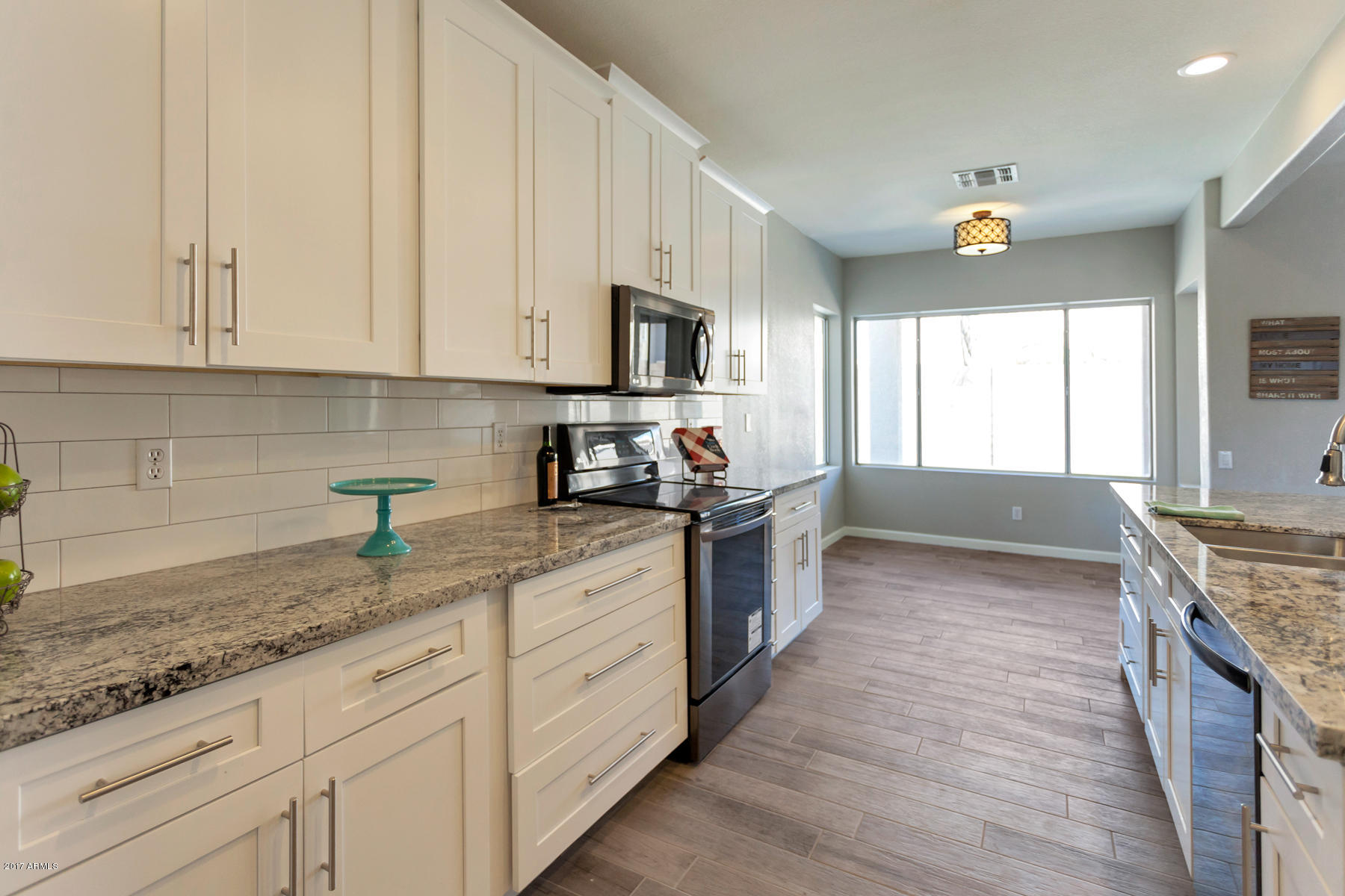 3346 East Utopia Road Phoenix, AZ 85050 - Photo 7 of 25 Kitchen