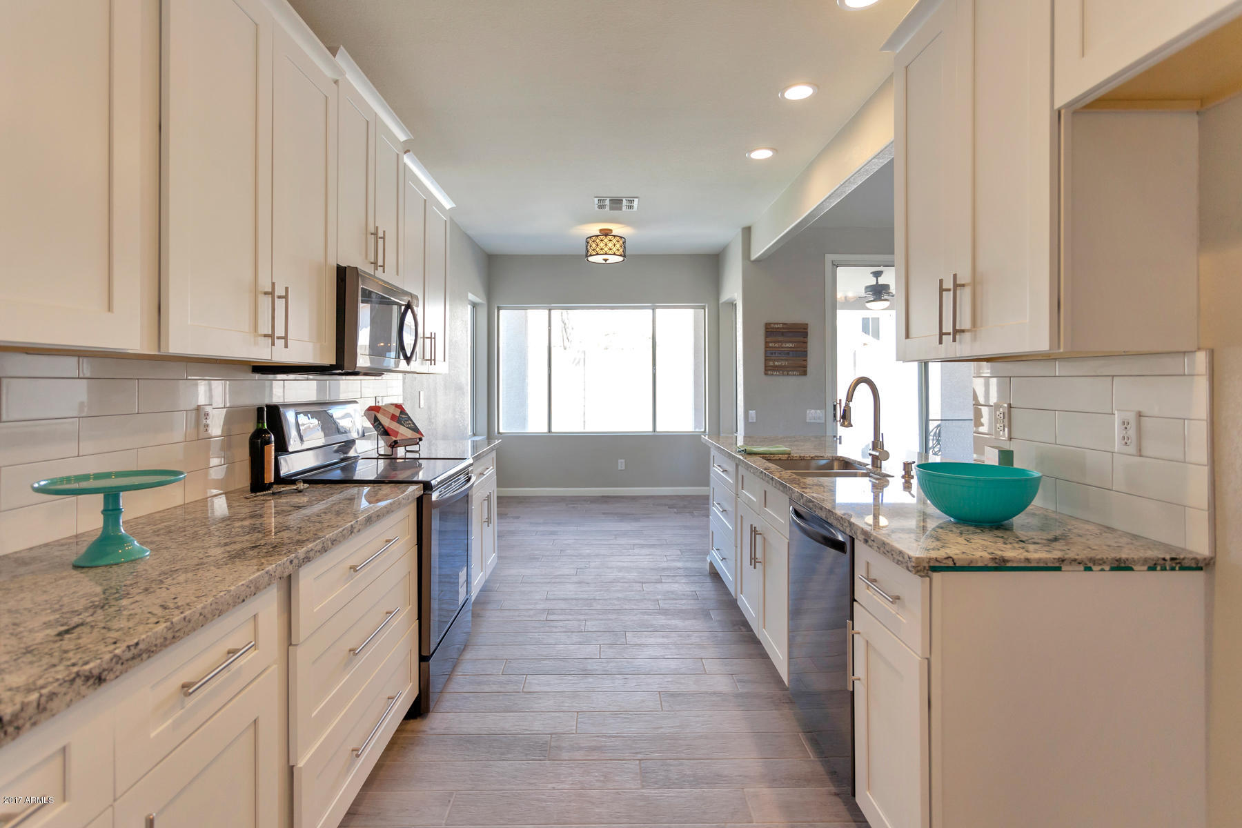 3346 East Utopia Road Phoenix, AZ 85050 - Photo 8 of 25 Kitchen
