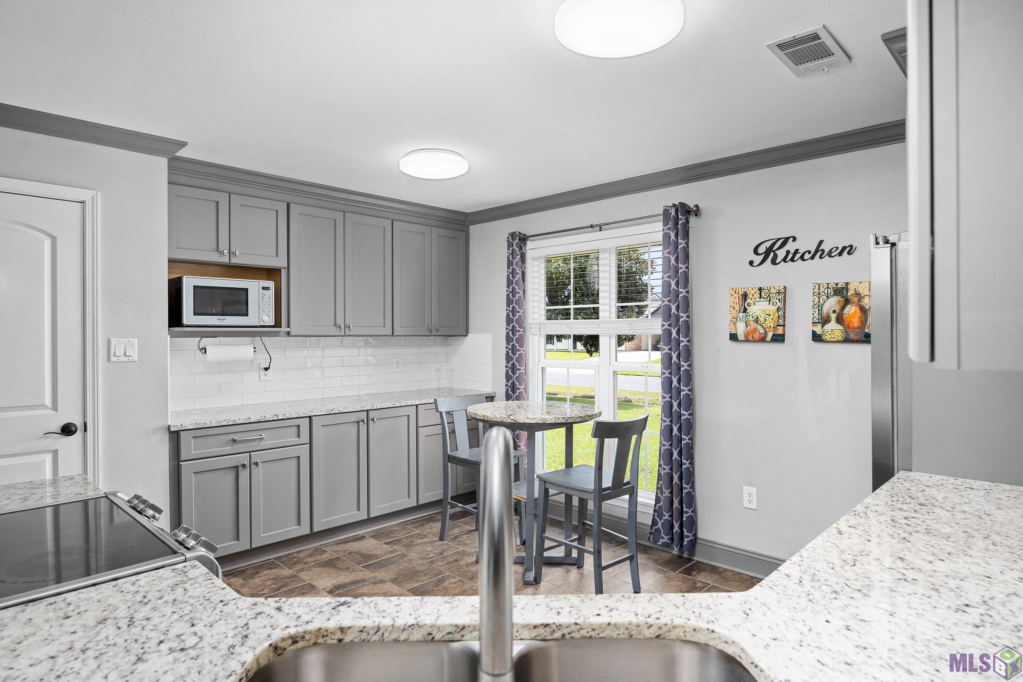 14941 Point Chenier Avenue Baton Rouge, LA 70817 - Photo 9 of 23 Kitchen