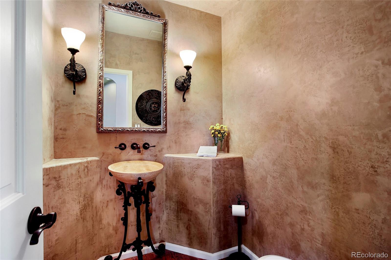 7768 Edgewater Court Lone Tree, CO 80124 - Photo 14 of 39 a bathroom with a sink and a mirror