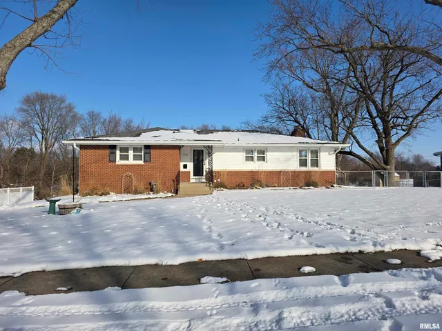 $259,900 | 922 Birchwood Drive, Washington, IL 61571