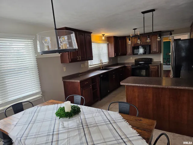 $259,900 | 922 Birchwood Drive, Washington, IL 61571