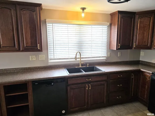 $259,900 | 922 Birchwood Drive, Washington, IL 61571