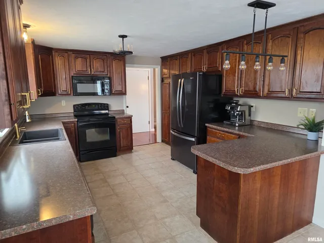 $259,900 | 922 Birchwood Drive, Washington, IL 61571