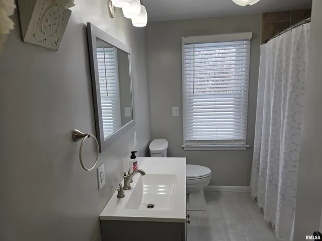 $259,900 | 922 Birchwood Drive, Washington, IL 61571