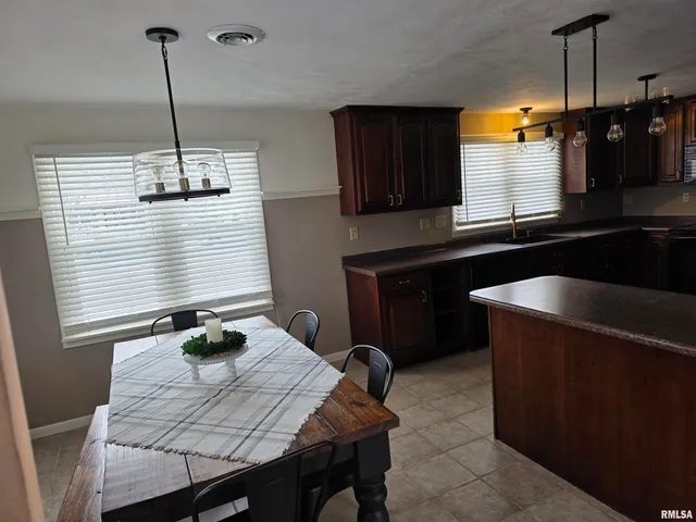 $259,900 | 922 Birchwood Drive, Washington, IL 61571