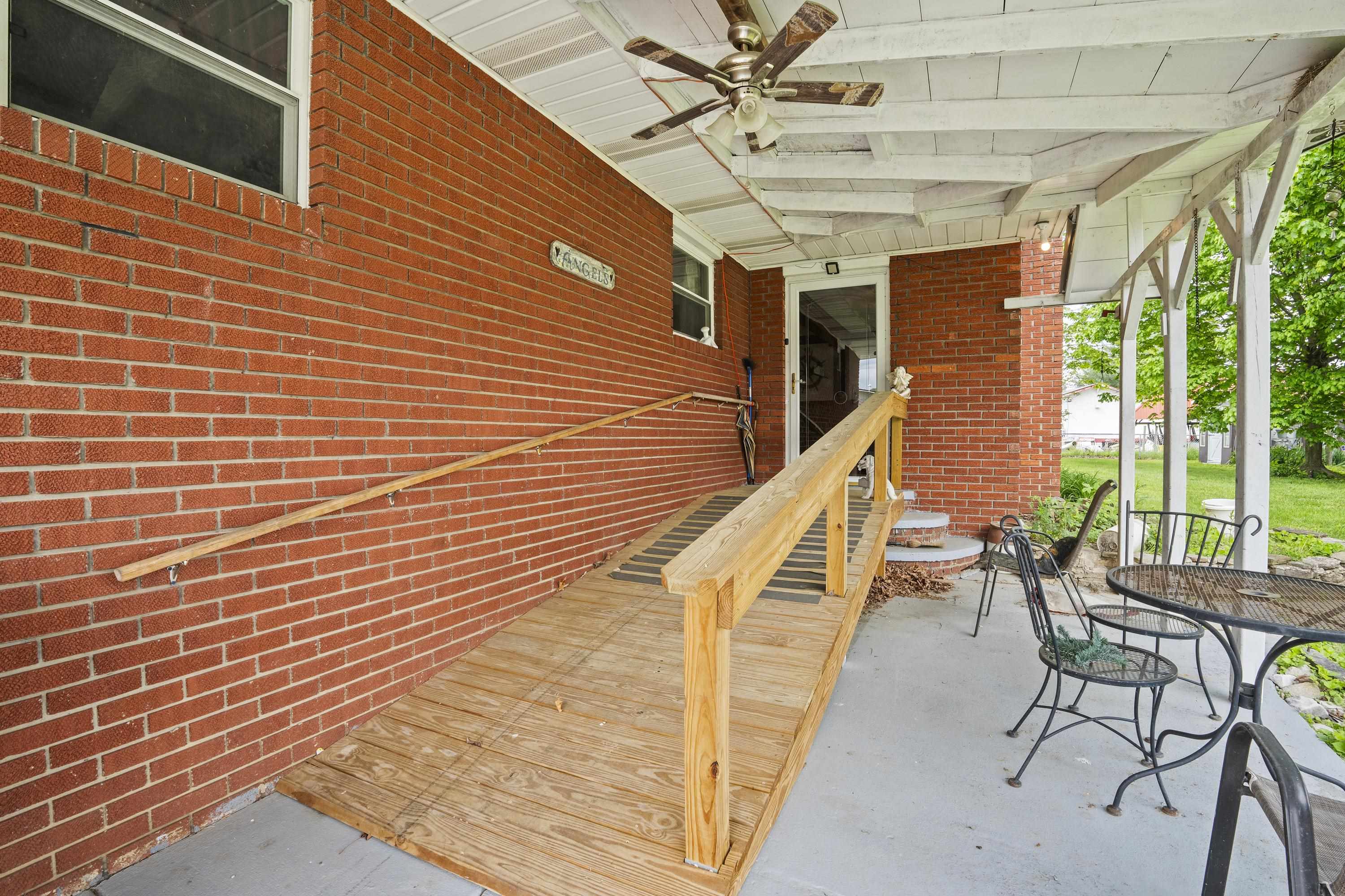82 Ohio River Road Greenup, KY 41144 - Photo 4 of 49