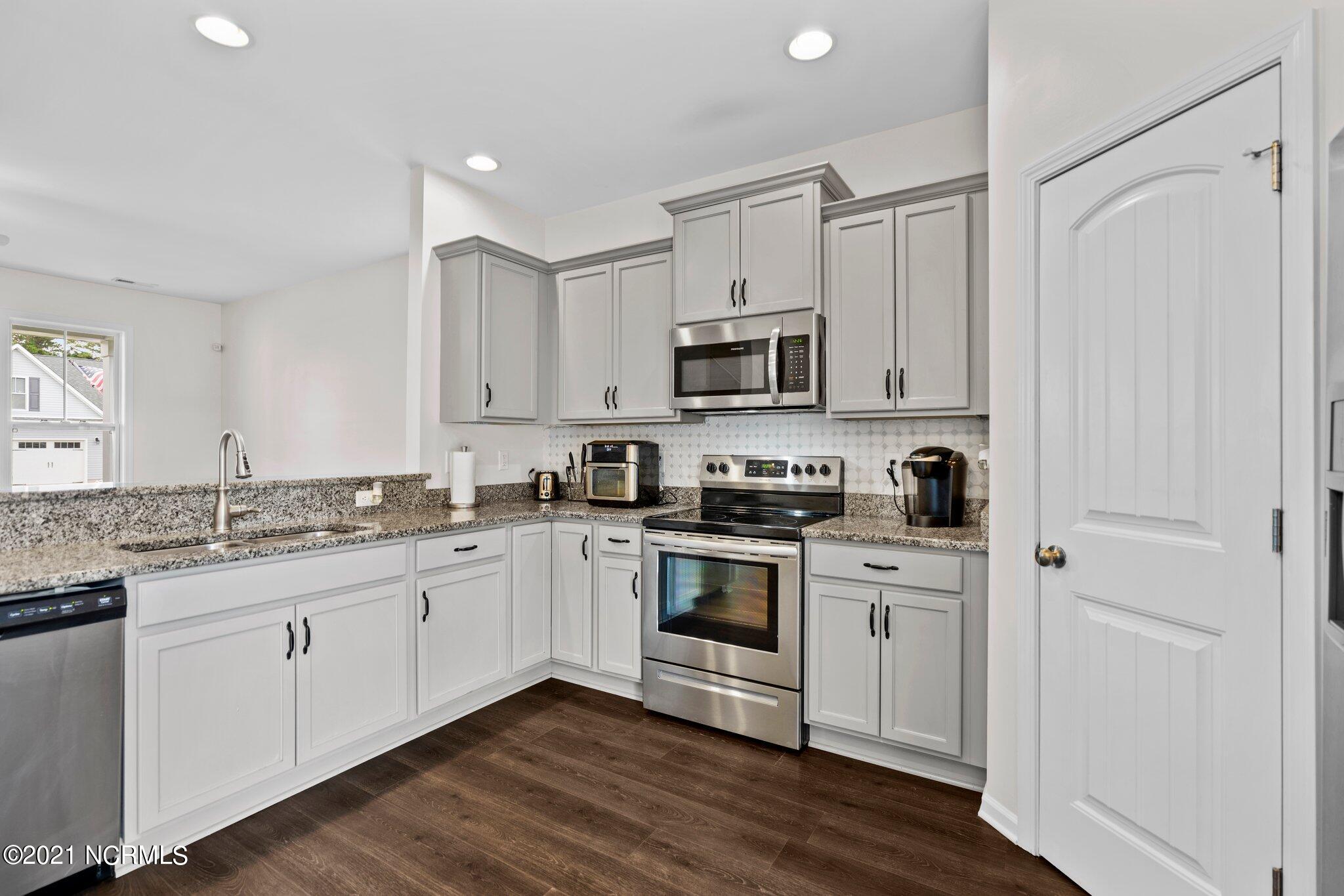 469 Lehigh Road Wilmington, NC 28412 - Photo 12 of 43 36-web-or-mls-DSC07999