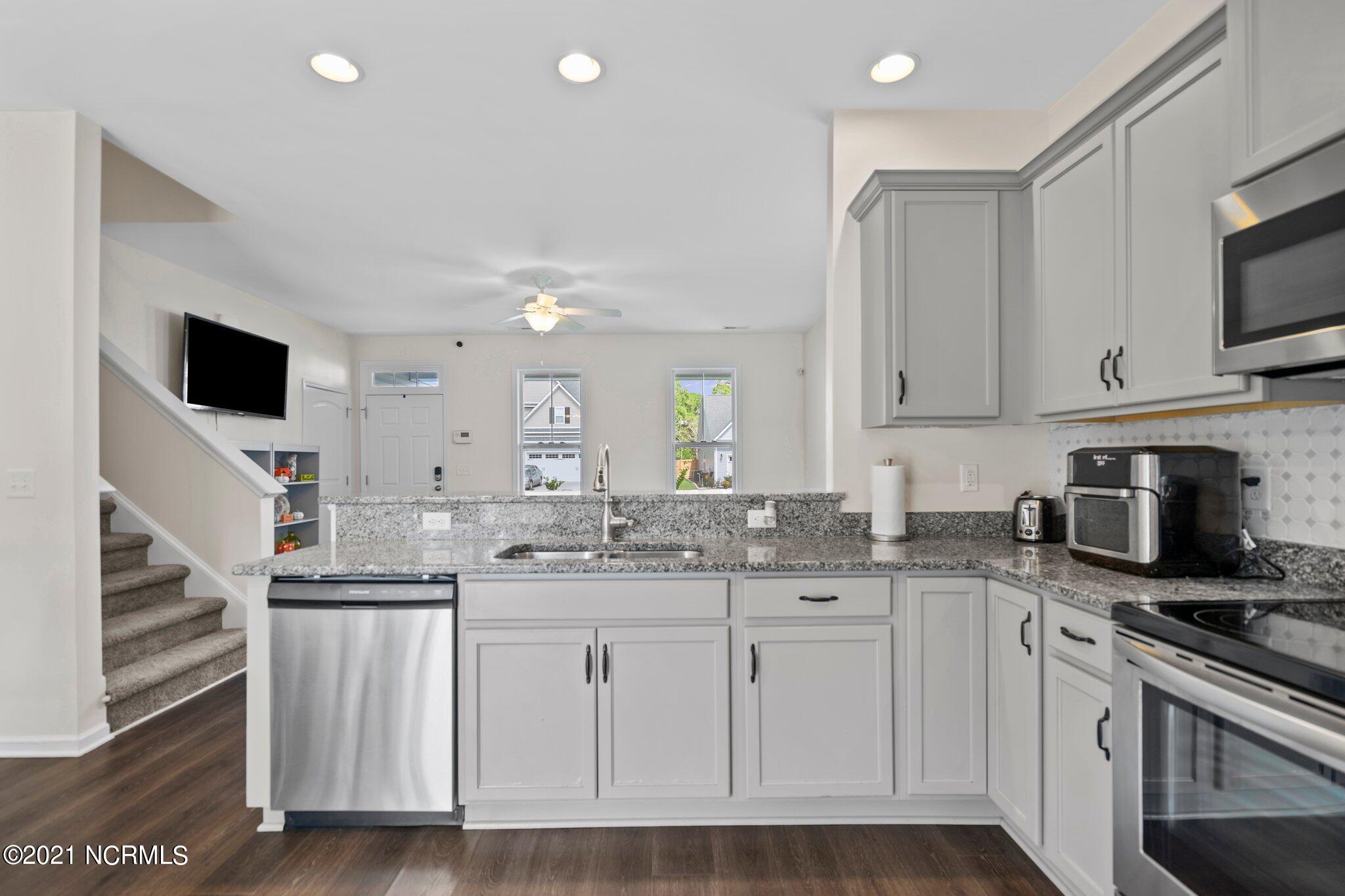 469 Lehigh Road Wilmington, NC 28412 - Photo 13 of 43 39-web-or-mls-DSC08008