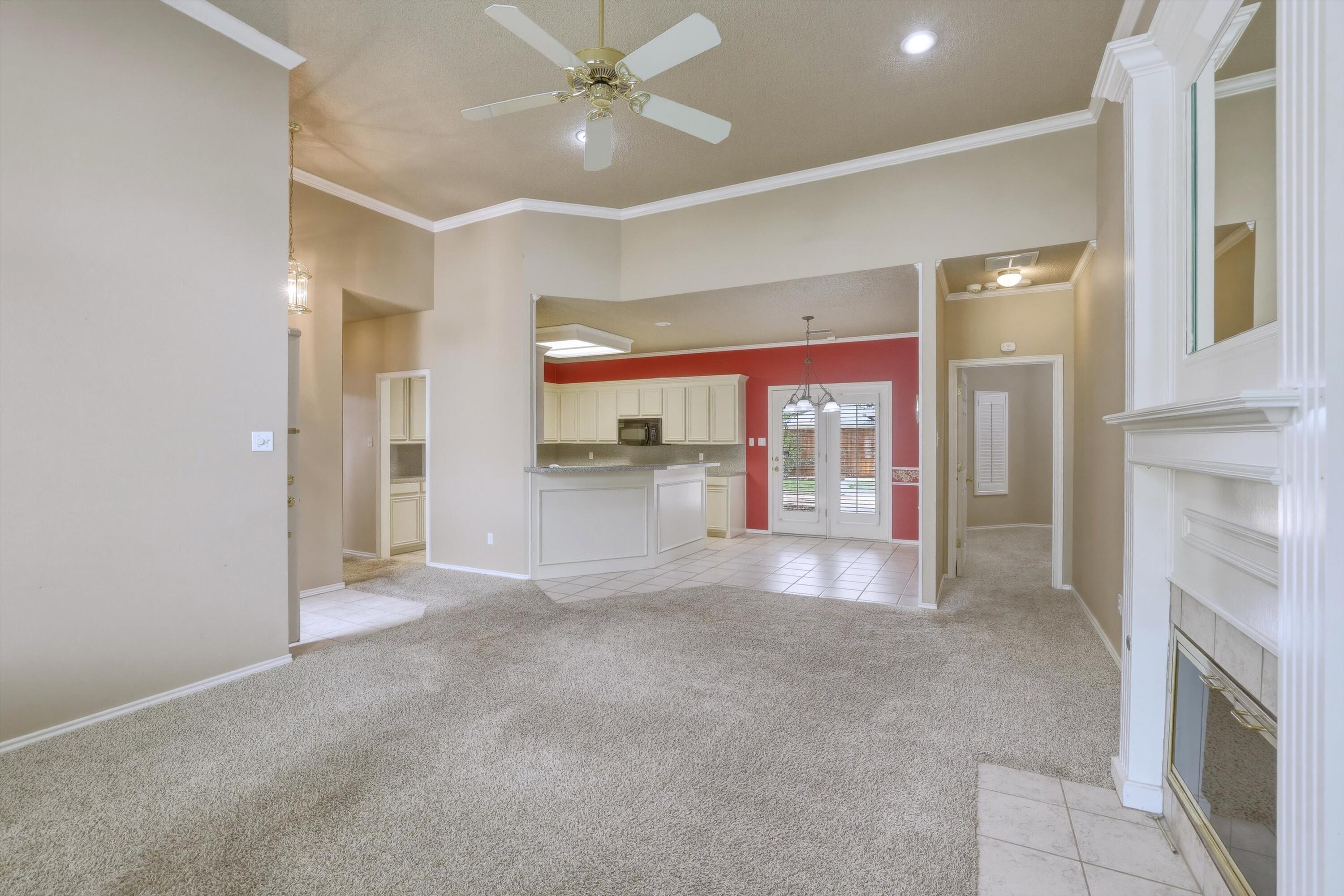 5419 70th Street Lubbock, TX 79424 - Photo 5 of 28 08-5419_70th_Street_011_DxO