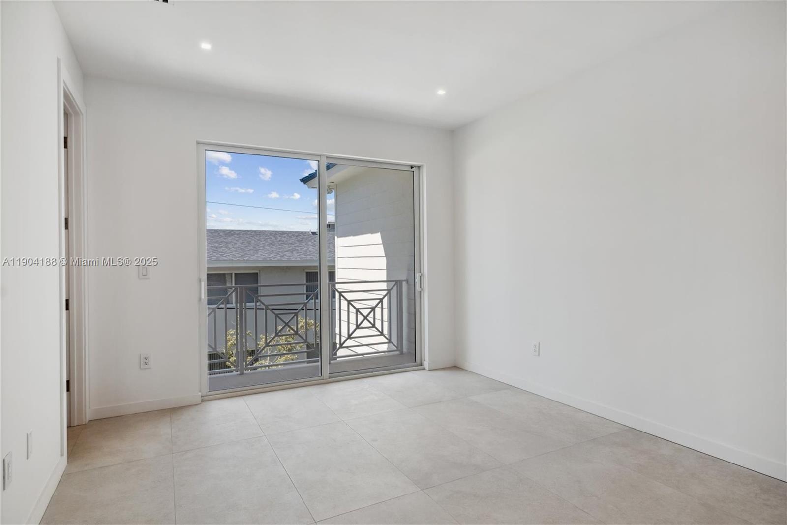 554 North Riverside Drive, Unit B Pompano Beach, FL 33062 - Photo 36 of 48 an empty room with fireplace and windows