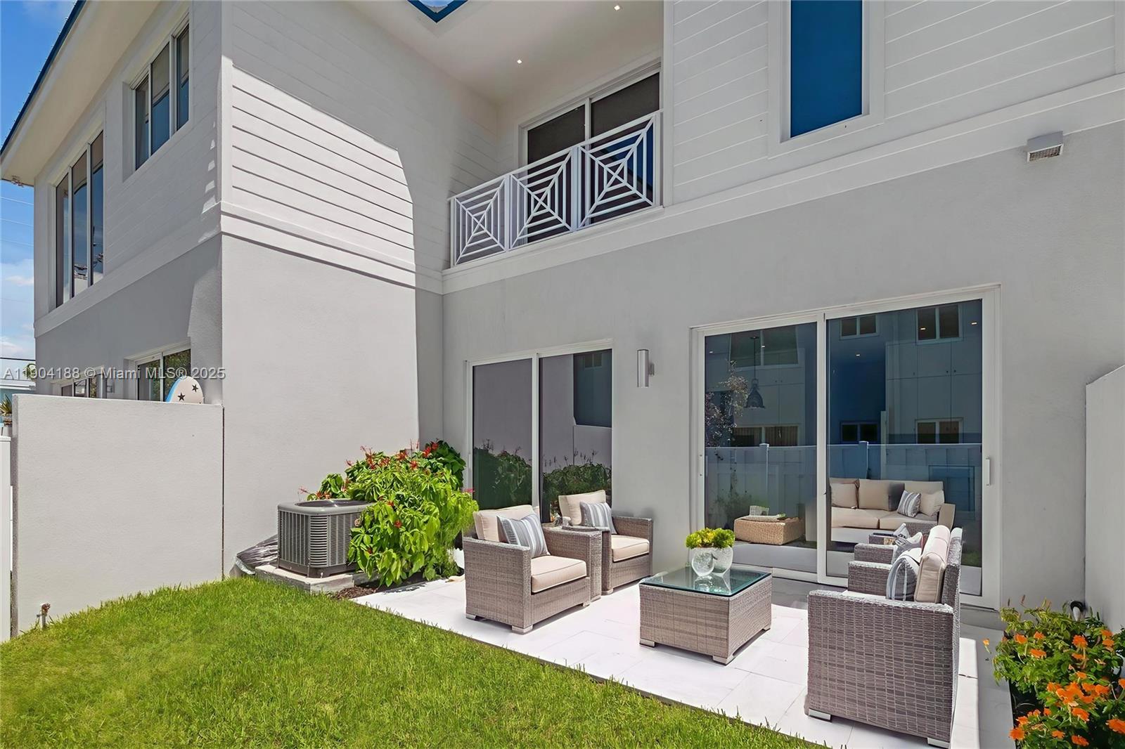 554 North Riverside Drive, Unit B Pompano Beach, FL 33062 - Photo 47 of 48 a backyard of a house with seating space