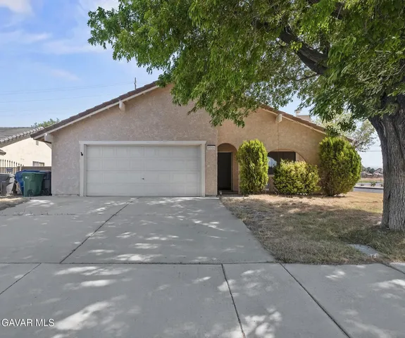 a view of a house with a yard and garage