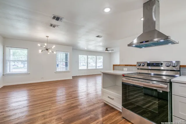 $1,900 | 150 Windsor Drive, San Antonio, TX 78228