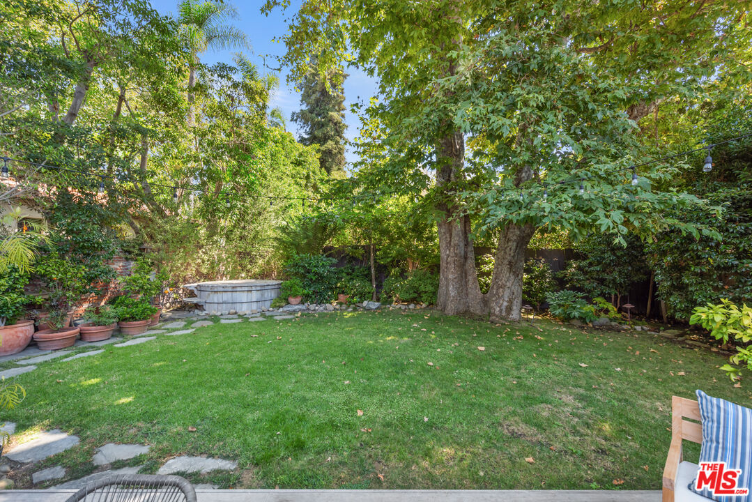 558 East Channel Road Santa Monica, CA 90402 - Photo 14 of 34 a view of a back yard