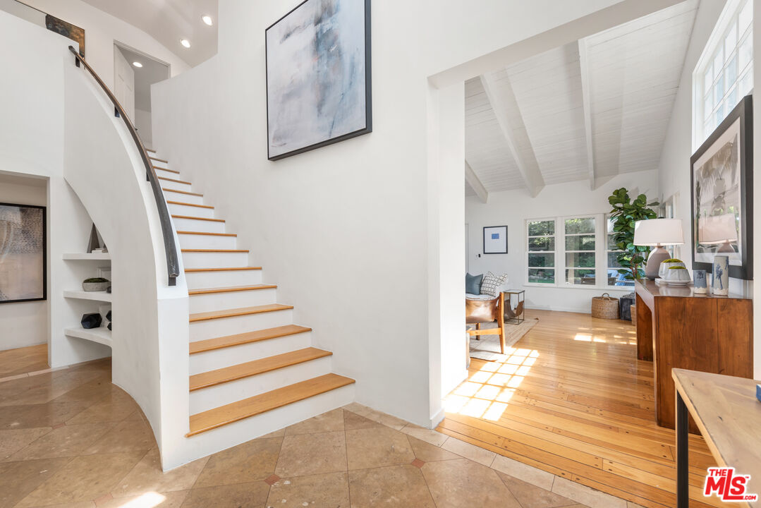 558 East Channel Road Santa Monica, CA 90402 - Photo 3 of 34